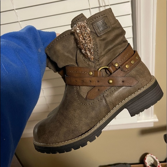 MUKLUKS ANKLE BOOTS
